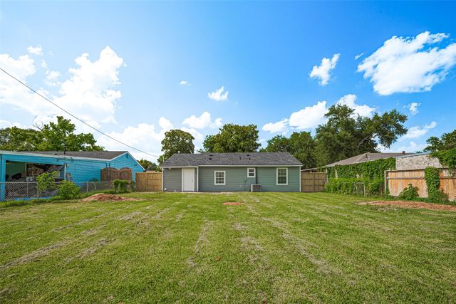 52 Penway Street, Houston, TX 77022