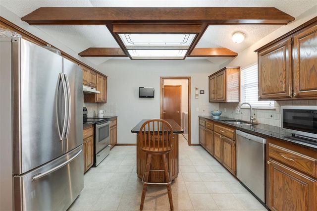 10021 Dover Drive, Yukon, OK 73099