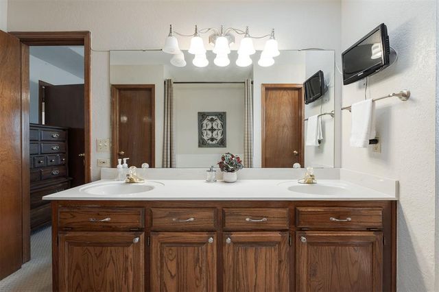 10021 Dover Drive, Yukon, OK 73099