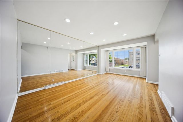 6039 S Narragansett Avenue, Chicago, IL 60638