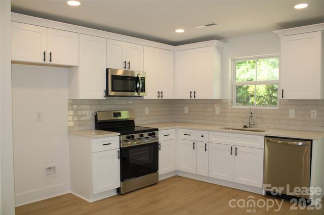 562 W Park Avenue A, Mooresville, NC 28115