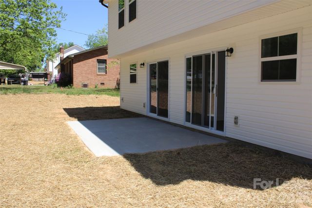 562 W Park Avenue A, Mooresville, NC 28115