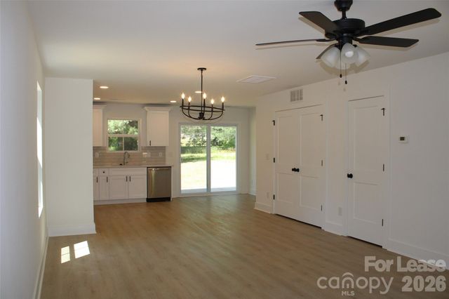 562 W Park Avenue A, Mooresville, NC 28115