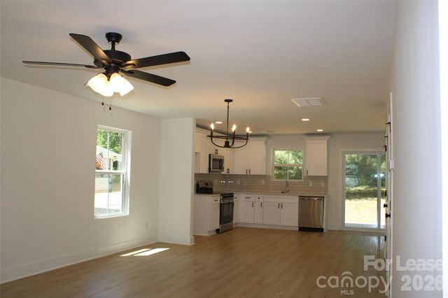 562 W Park Avenue A, Mooresville, NC 28115