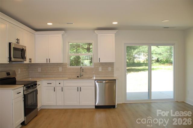 562 W Park Avenue A, Mooresville, NC 28115