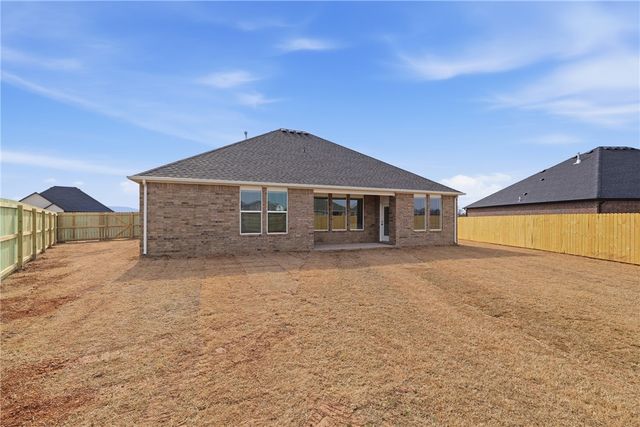 446 W Taverner Xing, Farmington, AR 72730
