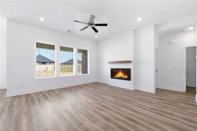 446 W Taverner Xing, Farmington, AR 72730