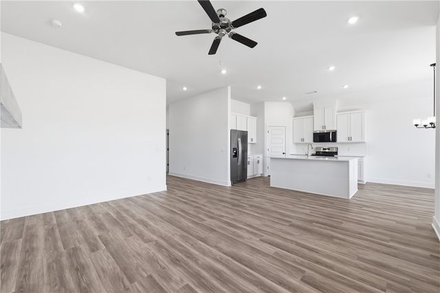 446 W Taverner Xing, Farmington, AR 72730