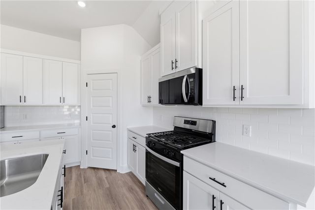 446 W Taverner Xing, Farmington, AR 72730