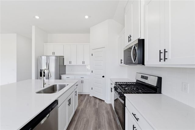 446 W Taverner Xing, Farmington, AR 72730