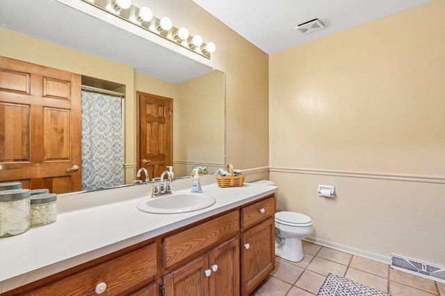 N103W17395 Whitetail RUN, Germantown, WI 53022