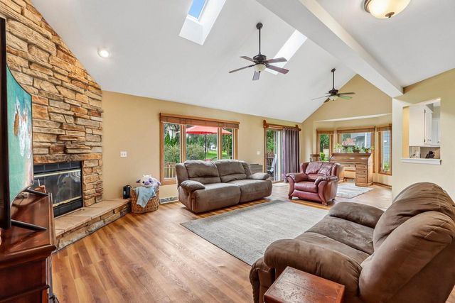 N103W17395 Whitetail RUN, Germantown, WI 53022