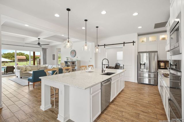 542 Private Road 3702, San Antonio, TX 78253