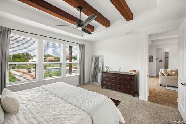 542 Private Road 3702, San Antonio, TX 78253