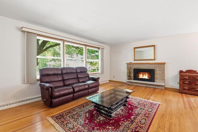 6 Barron Court, Madison, WI 53705