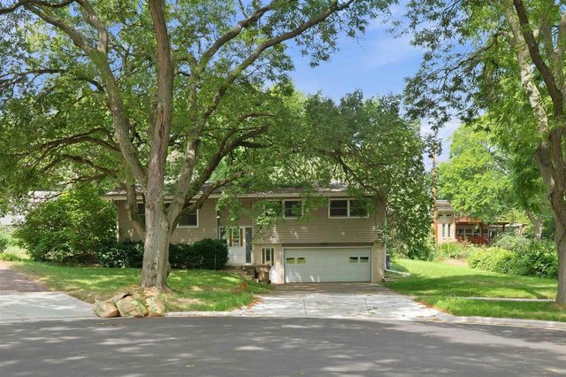 6 Barron Court, Madison, WI 53705