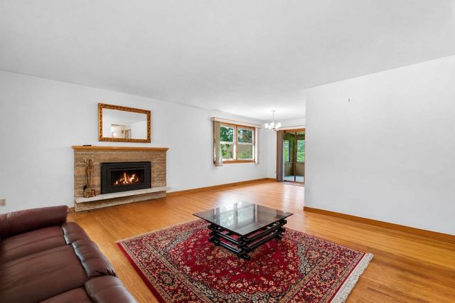 6 Barron Court, Madison, WI 53705