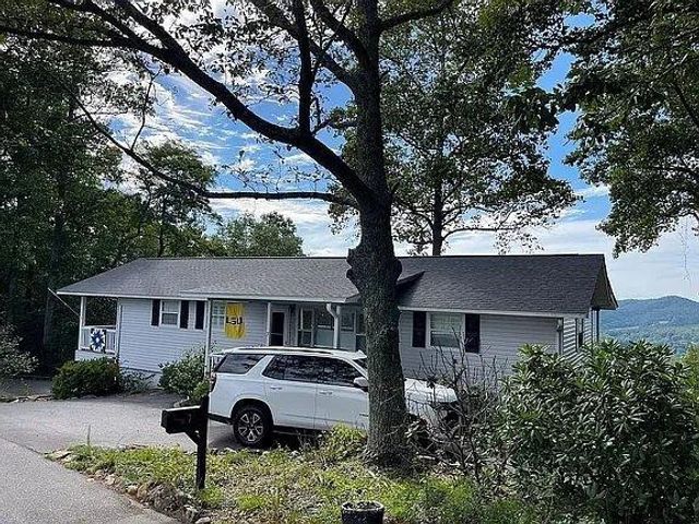 7 Lakeview Drive, Hayesville, NC 28904
