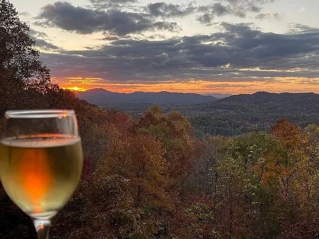 7 Lakeview Drive, Hayesville, NC 28904