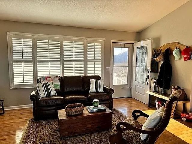 7 Lakeview Drive, Hayesville, NC 28904