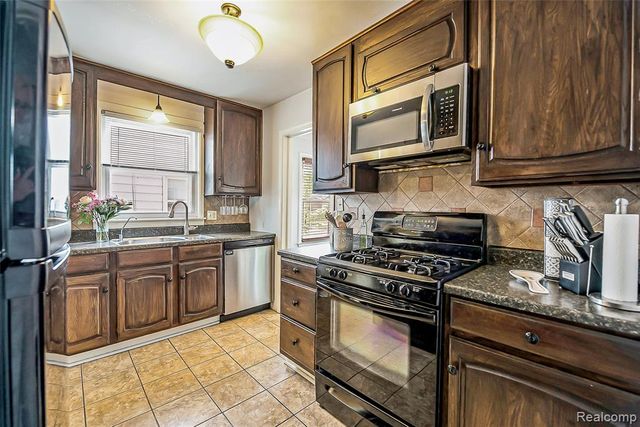 417 Helene Avenue, Royal Oak, MI 48067