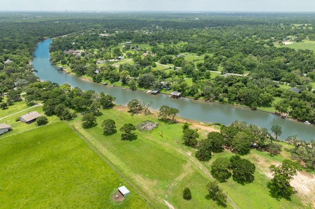 2 County Road 344, Sweeny, TX 77480