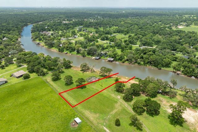 2 County Road 344, Sweeny, TX 77480