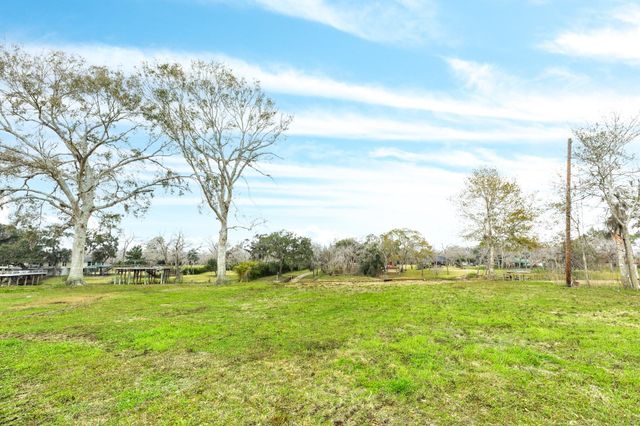 2 County Road 344, Sweeny, TX 77480