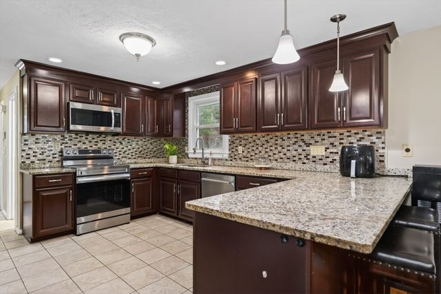 12 Keyes Road, Westford, MA 01886