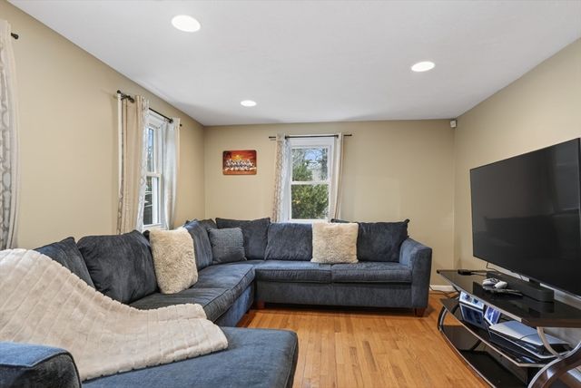 12 Keyes Road, Westford, MA 01886