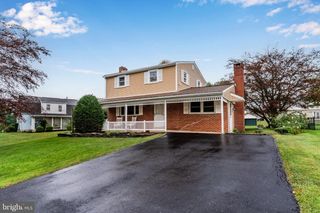 906 HERMAN DR, Mechanicsburg, PA 17055