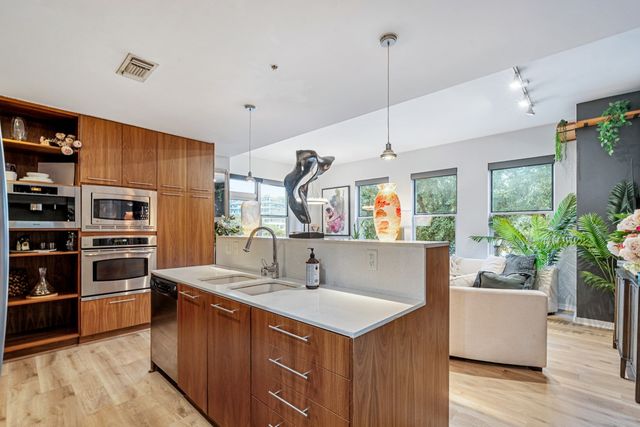 2323 N Houston Street 204, Dallas, TX 75219