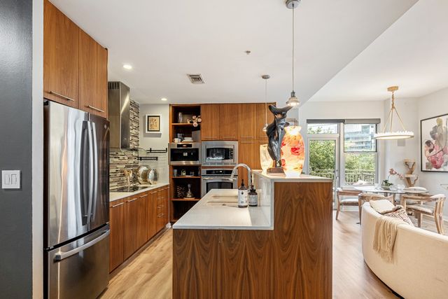 2323 N Houston Street 204, Dallas, TX 75219