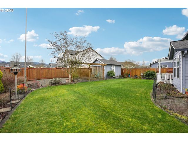 39 IRONWOOD Dr, Longview, WA 98632