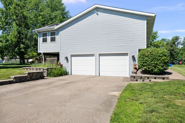 504 4th Avenue W, Andalusia, IL 61232