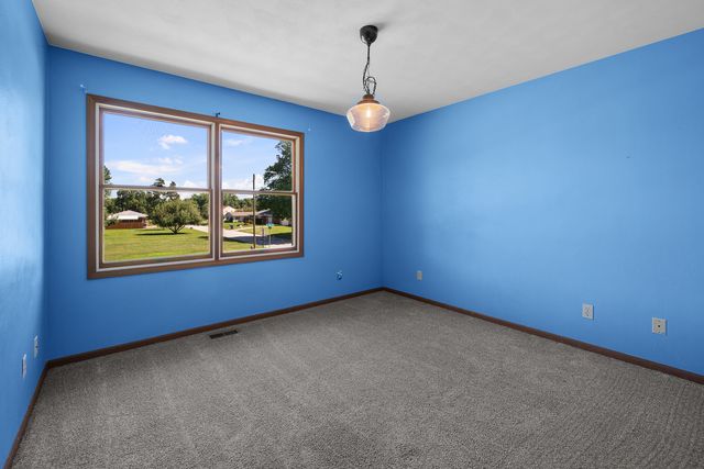 504 4th Avenue W, Andalusia, IL 61232