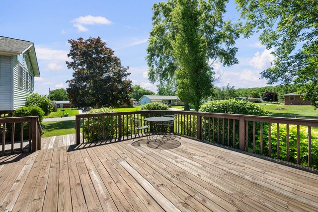504 4th Avenue W, Andalusia, IL 61232
