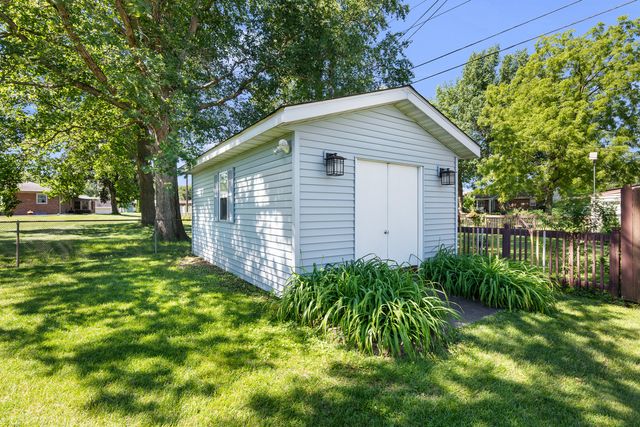 504 4th Avenue W, Andalusia, IL 61232