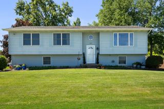 504 4th Avenue W, Andalusia, IL 61232