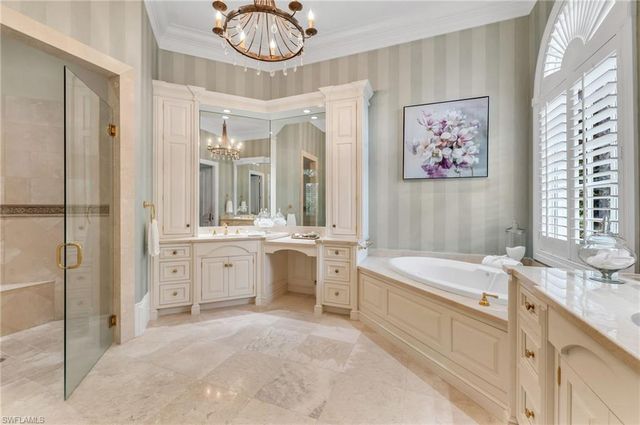 2045 Isla Vista LN, Naples, FL 34105