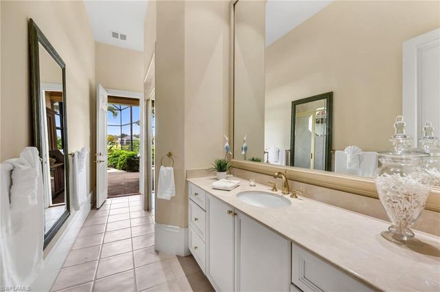 2045 Isla Vista LN, Naples, FL 34105