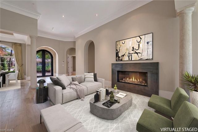 2045 Isla Vista LN, Naples, FL 34105