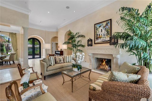 2045 Isla Vista LN, Naples, FL 34105