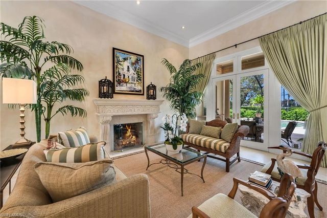 2045 Isla Vista LN, Naples, FL 34105