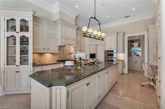 2045 Isla Vista LN, Naples, FL 34105