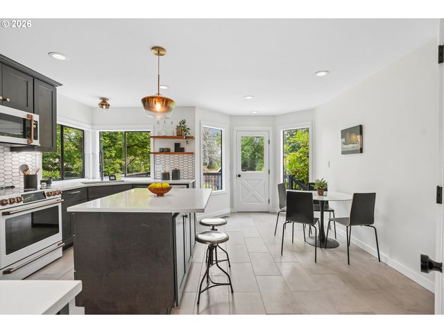 16625 Ne SAN RAFAEL Dr, Portland, OR 97230