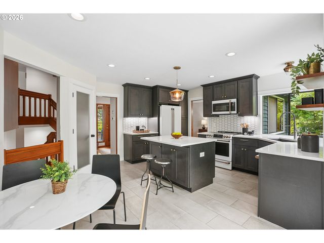 16625 Ne SAN RAFAEL Dr, Portland, OR 97230