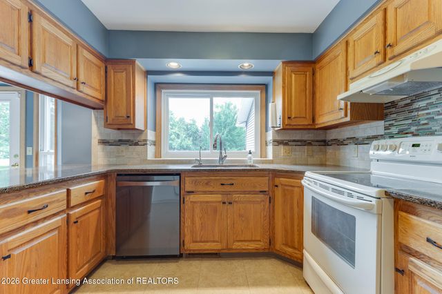 4115 W Howe Road, Dewitt, MI 48820