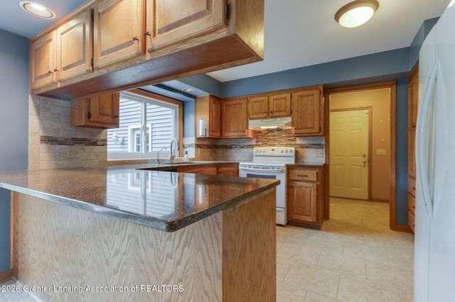 4115 W Howe Road, Dewitt, MI 48820