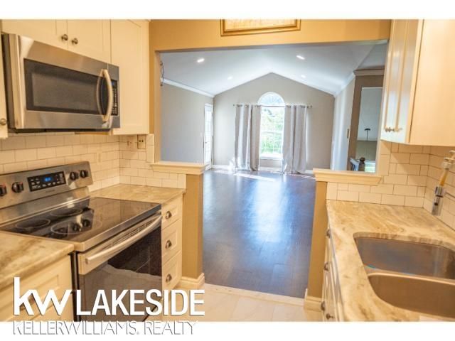 56153 Troon North, Shelby Twp, MI 48316